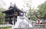 Đầu xuân chiêm bái chùa Một Cột